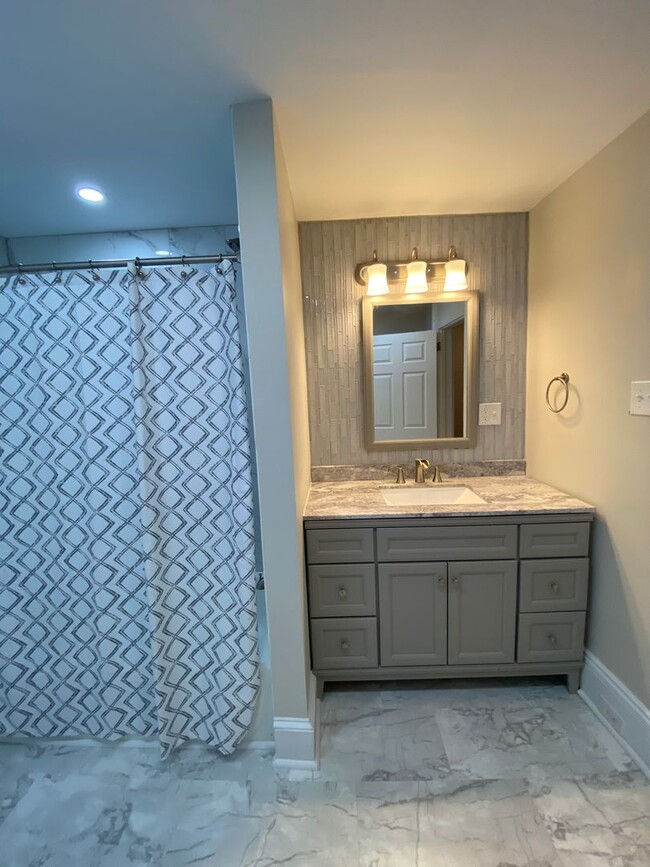 Building Photo - Wonderful newly remodeled 3 BR 2 BA  Home