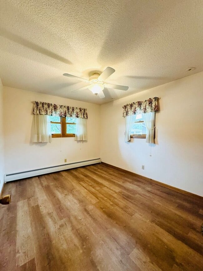 Building Photo - 4 Bedroom - 2 Bath Ranch Style Home with 2...