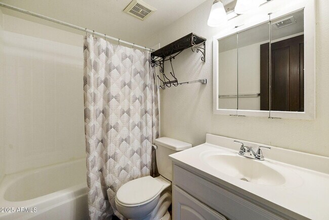 Building Photo - 756 JOAN D ARC Ave