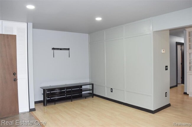 Building Photo - 460 Baldwin Ave