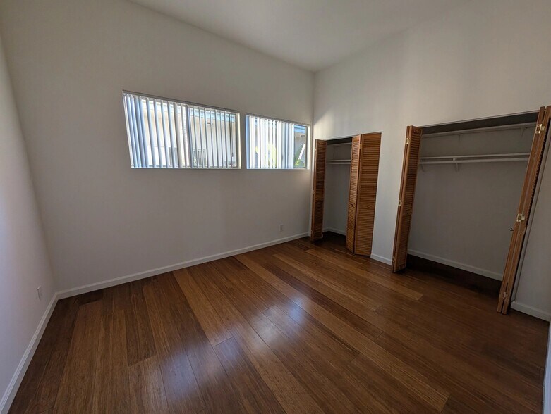 Building Photo - 11936 Darlington Ave