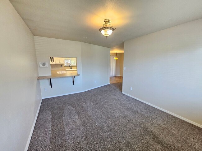 Building Photo - 3 Bedroom home in desirable neighborhood!