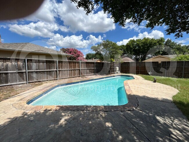 Building Photo - 608 High Meadow Dr