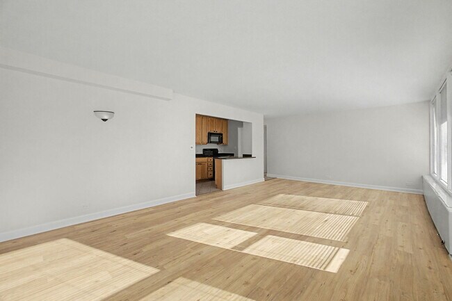 Building Photo - 1400 N State Pkwy