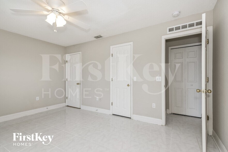 Building Photo - 3808 McKinley Dr