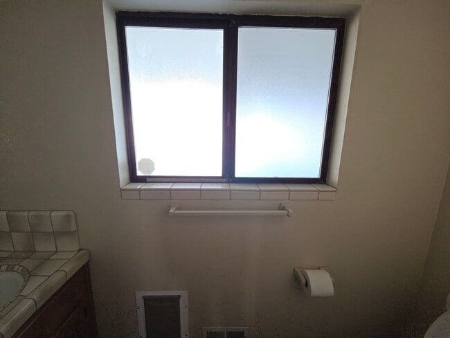 Building Photo - Gorgous 3 Bedroom 2/5 Bath Country Home