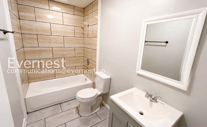 Building Photo - 3217 Plaza Cir