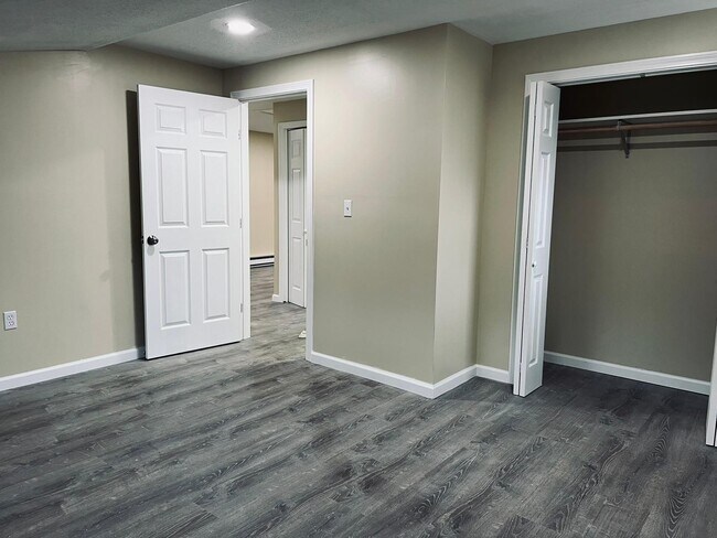 Building Photo - 1036 Chicopee St