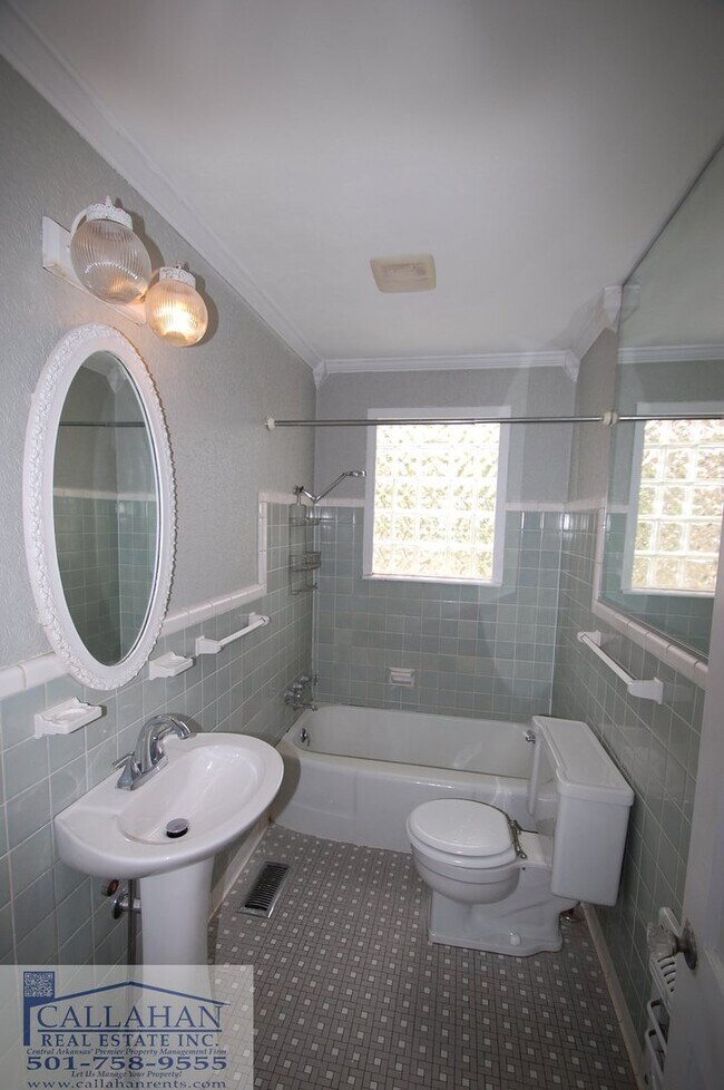 Building Photo - Park Hill 2 Bedroom Home