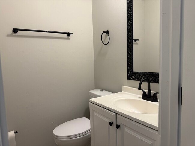 Building Photo - Beautiful 4 beds 2.5 baths in Columbus!