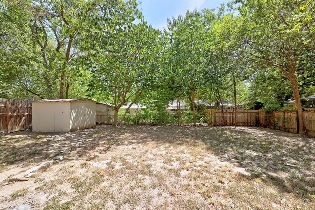 Building Photo - 6109 Glen Meadow Dr