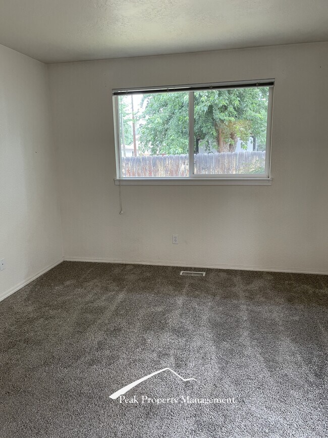 Building Photo - 6196 W Villa Park St