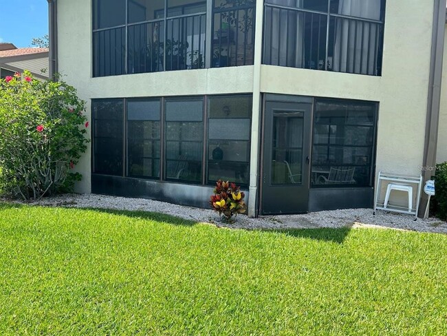 Building Photo - 333 Woodlake Wynde