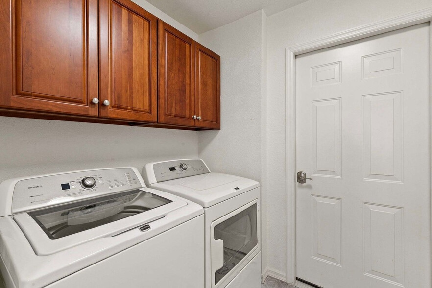 Building Photo - 285 Cays Dr