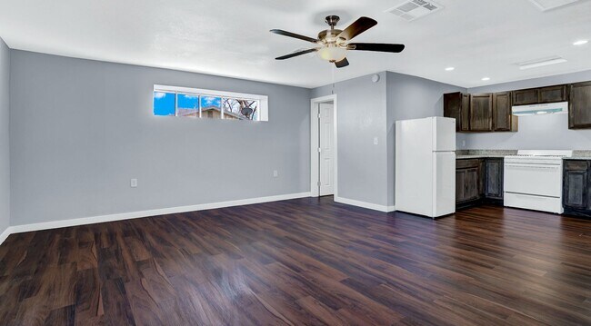 Building Photo - Central 1 Bedroom 1 Bath