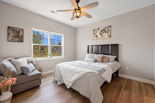 Building Photo - 1824 Horseshoe Ln