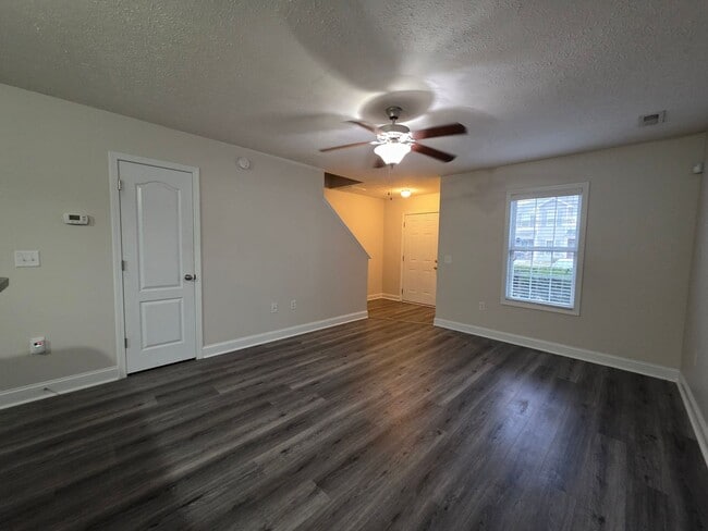 Building Photo - 521 Cider Hill Rd