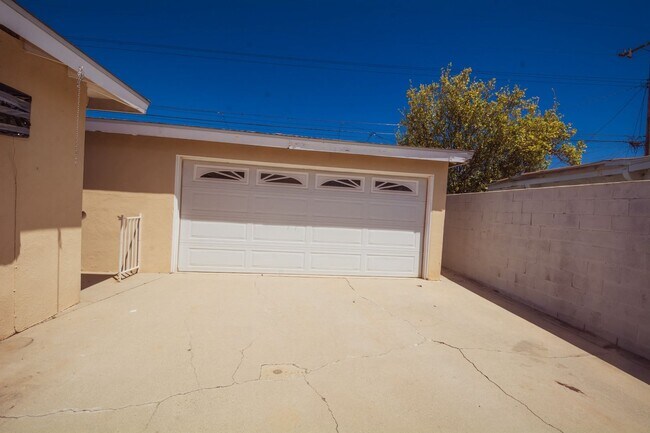 Building Photo - 11433 Littchen St