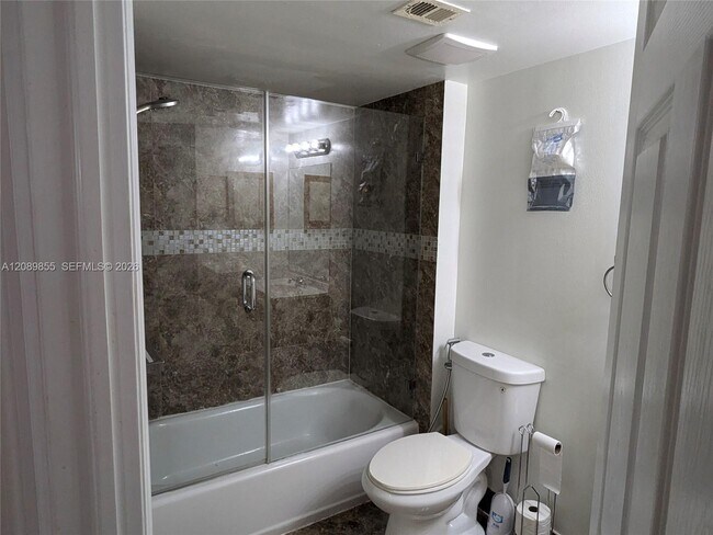 Building Photo - 9999 Summerbreeze Dr