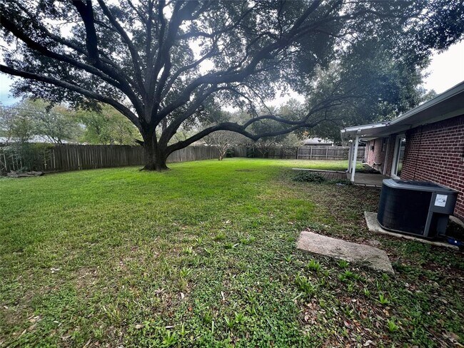 Building Photo - 795 Vogel Dr
