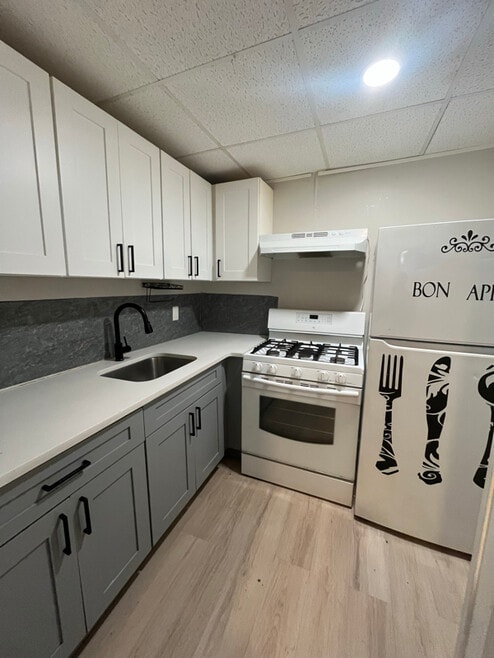 Building Photo - 485 Lakeside Ave