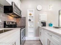 Building Photo - 726 8th St