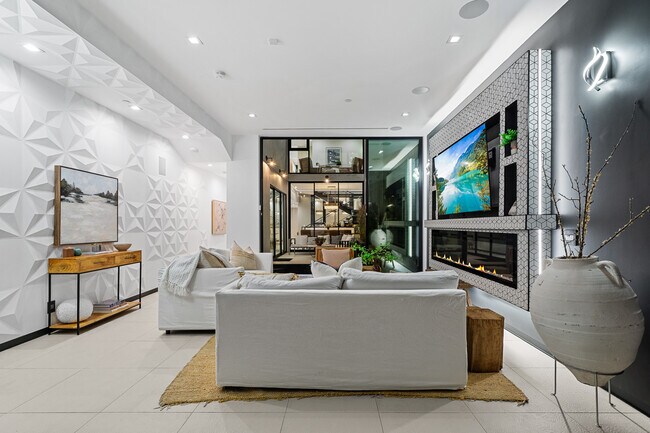 Building Photo - 838 California Ave