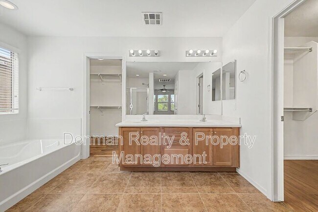Building Photo - 2048 W Monte Cristo Ave
