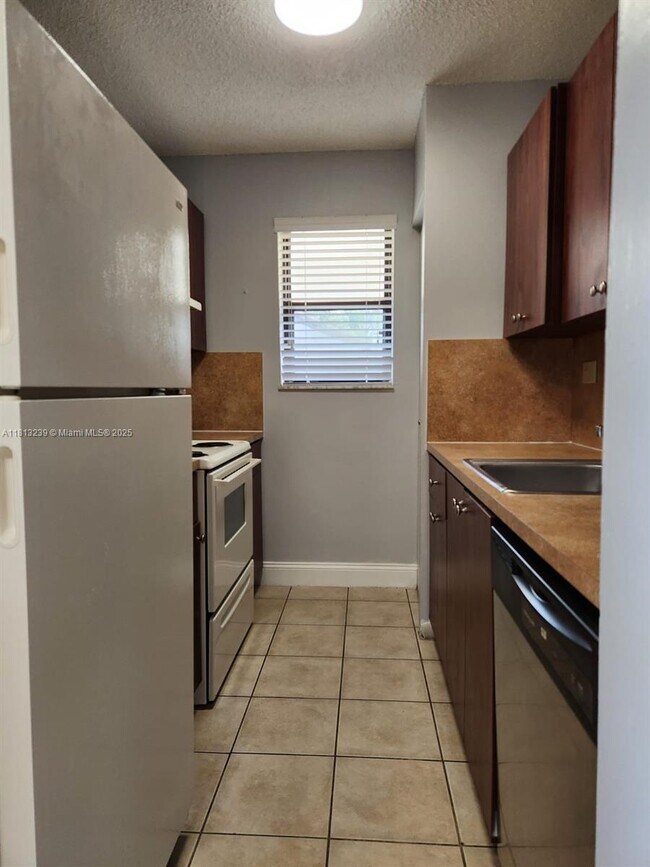 Primary Photo - 7095 NW 179th St