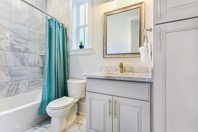 Building Photo - 1222 Carondelet St