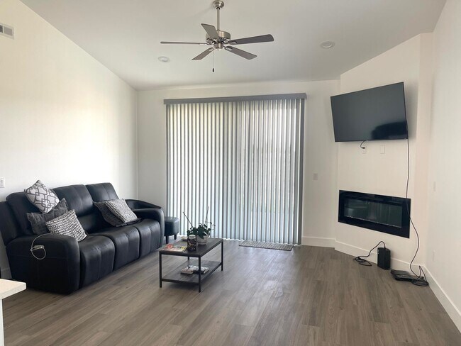 Building Photo - Gorgeous New Construction Townhome