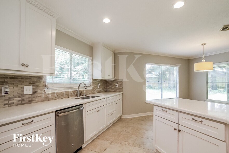 Building Photo - 6007 Weisinger Dr