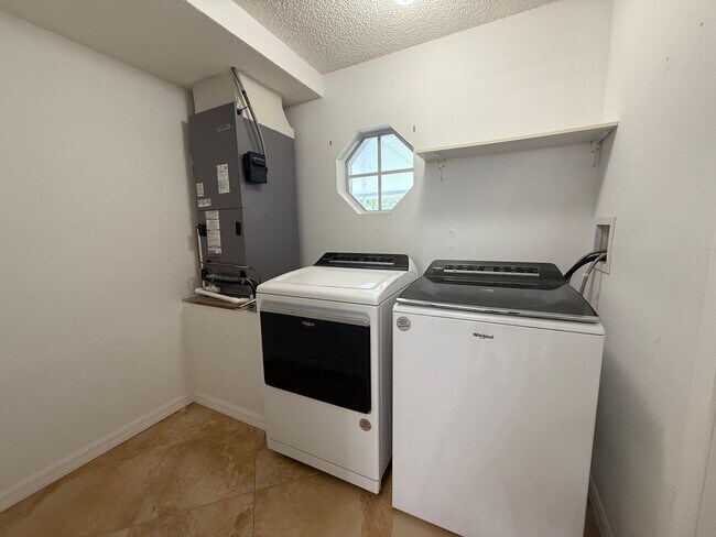 Building Photo - Beautifully updated 3-bedroom, 2-bath home