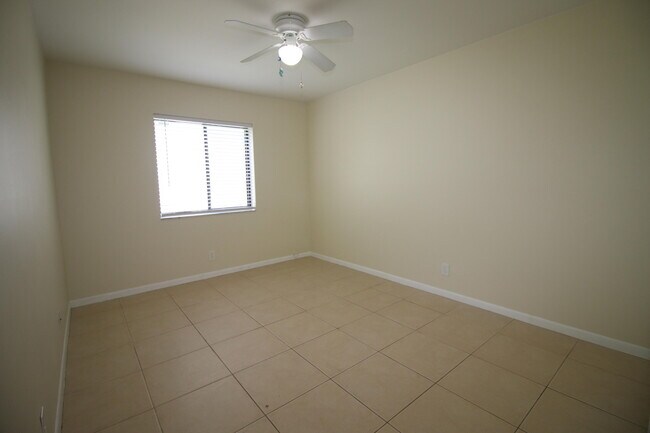 Building Photo - 6076 Strawberry Lakes Cir