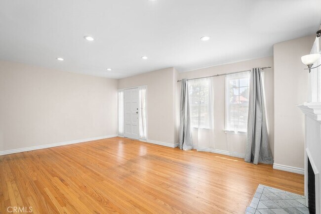 Building Photo - 247 W Santa Anita Ave