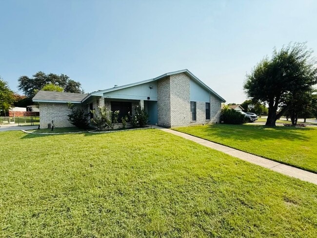 Building Photo - Beautiful 3-bedroom 2-bathroom house.