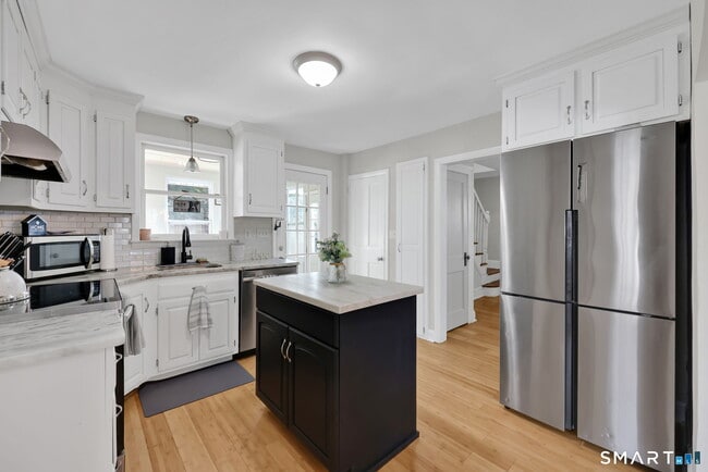 Building Photo - 829 Wells Rd