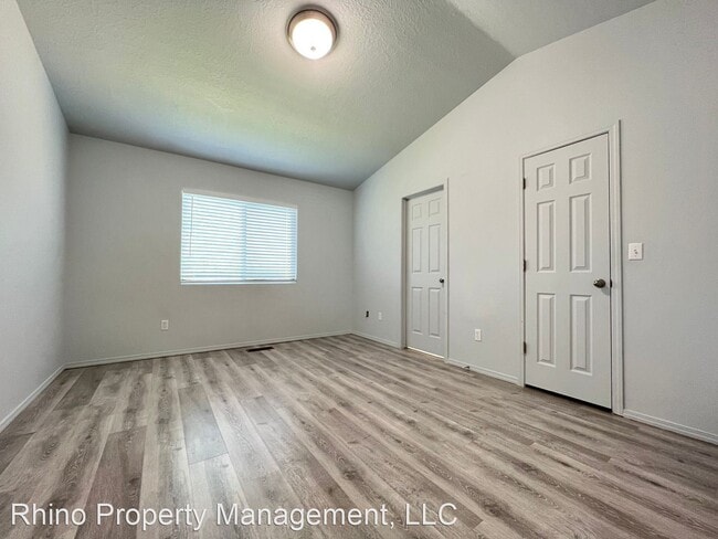 Building Photo - 3 br, 2.5 bath House - 2926 S Sefton Dr