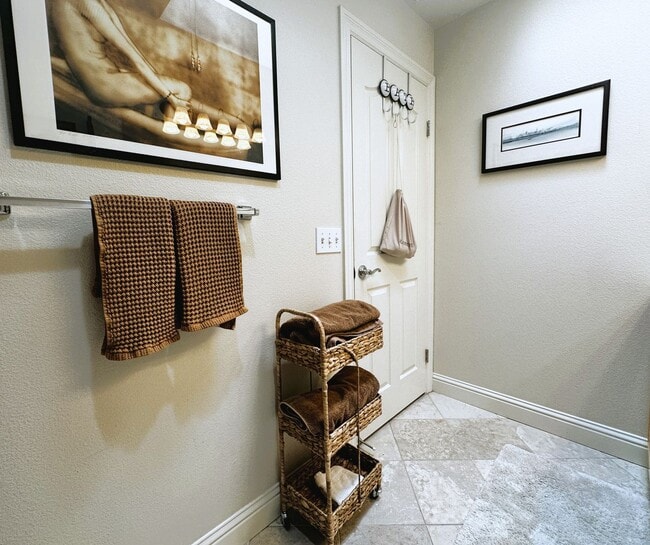 Building Photo - 234 Windsor River Rd