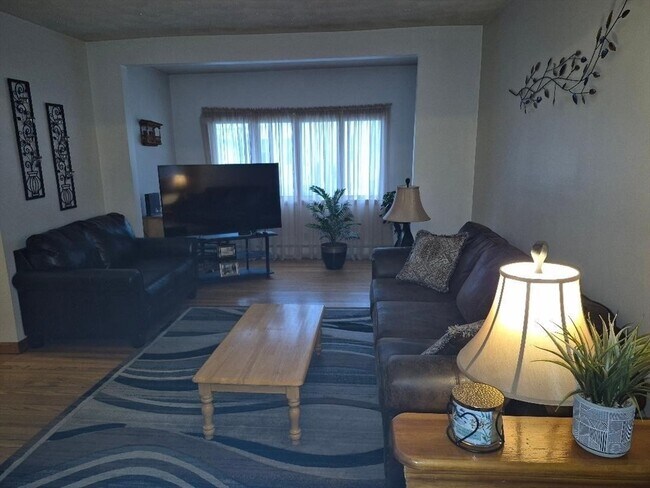 Building Photo - 65 Chipman St