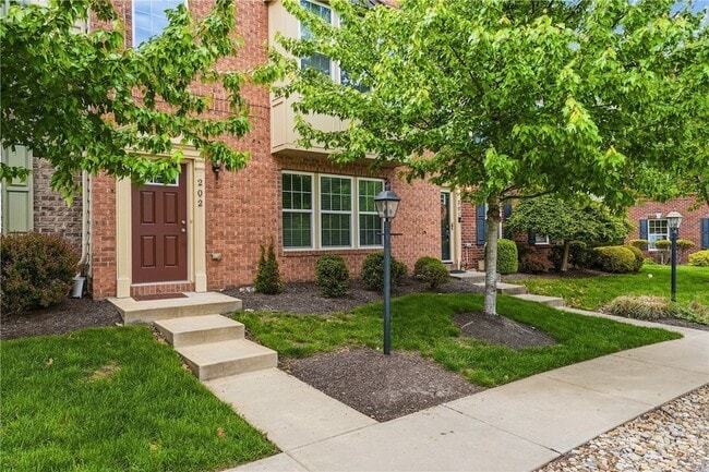 Building Photo - 202 Pointe View Dr