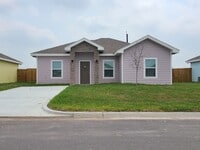 Building Photo - 2715 Maria Dr