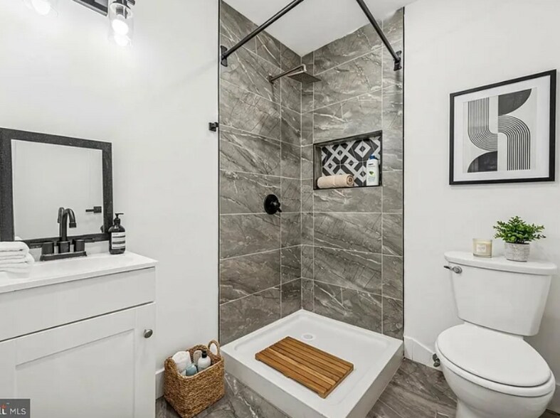 Building Photo - 3312 W Cumberland St