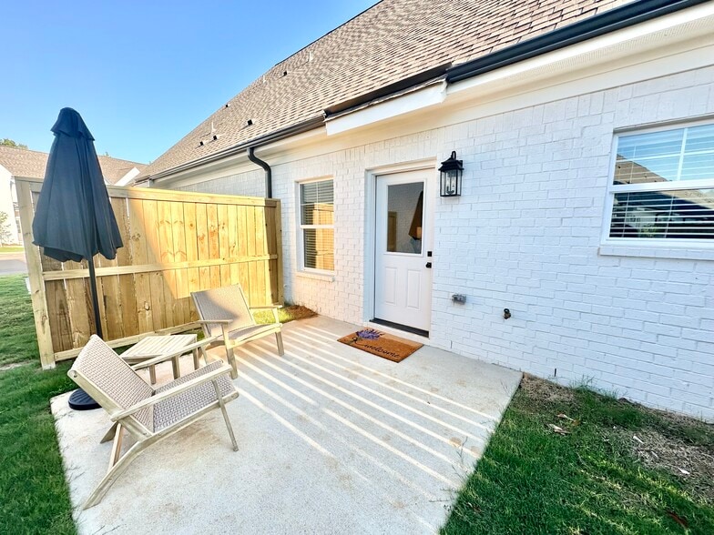 Building Photo - 605 Meadow Crest Cir