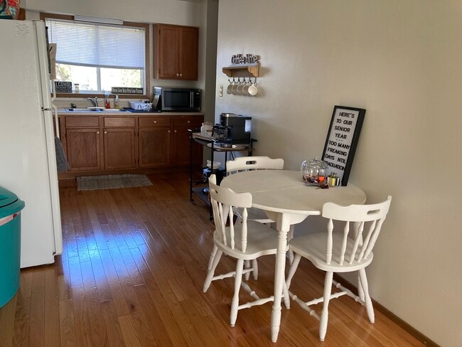 Eating Area - 110 Westgate Ave