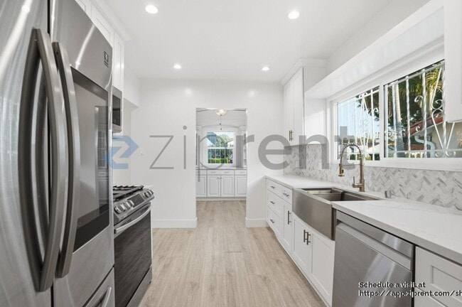 Building Photo - 1421 Stearns Dr