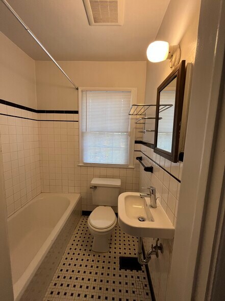 Building Photo - 2140 Arcadia Pl