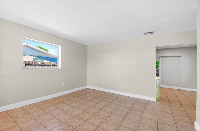 Building Photo - 775 Snead Cir