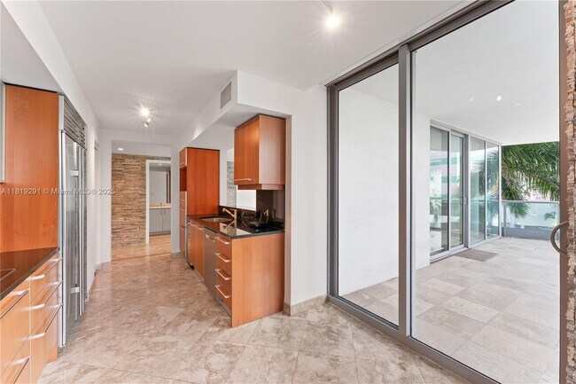 Building Photo - 1331 Brickell Bay Dr