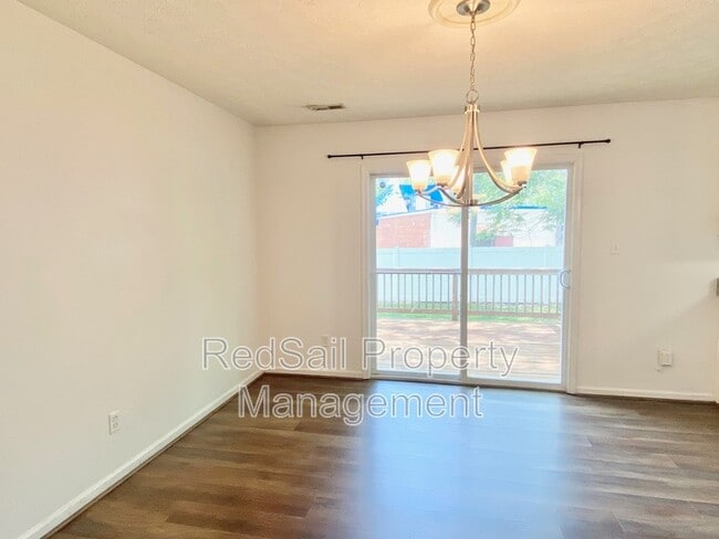 Building Photo - 534 Brightwood Ave
